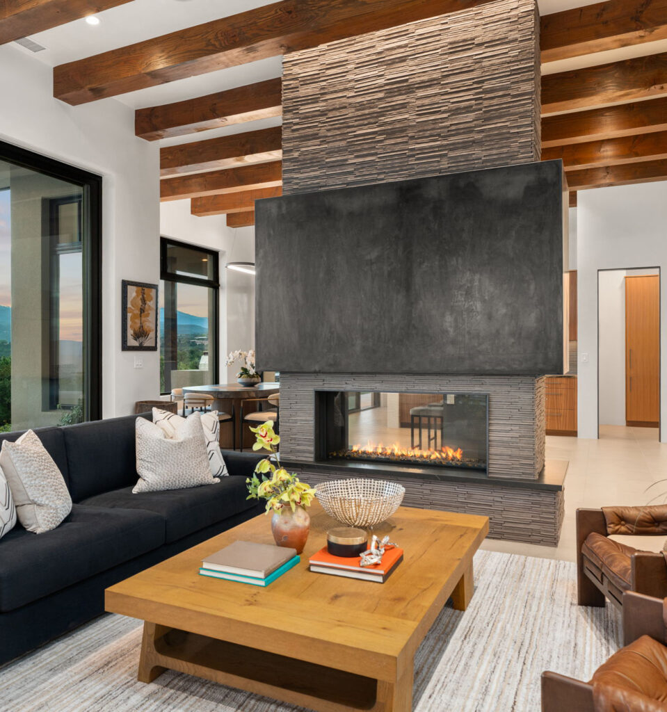 large-019156fc-e00a-725a-abae-f662622ffaf4 - Copy