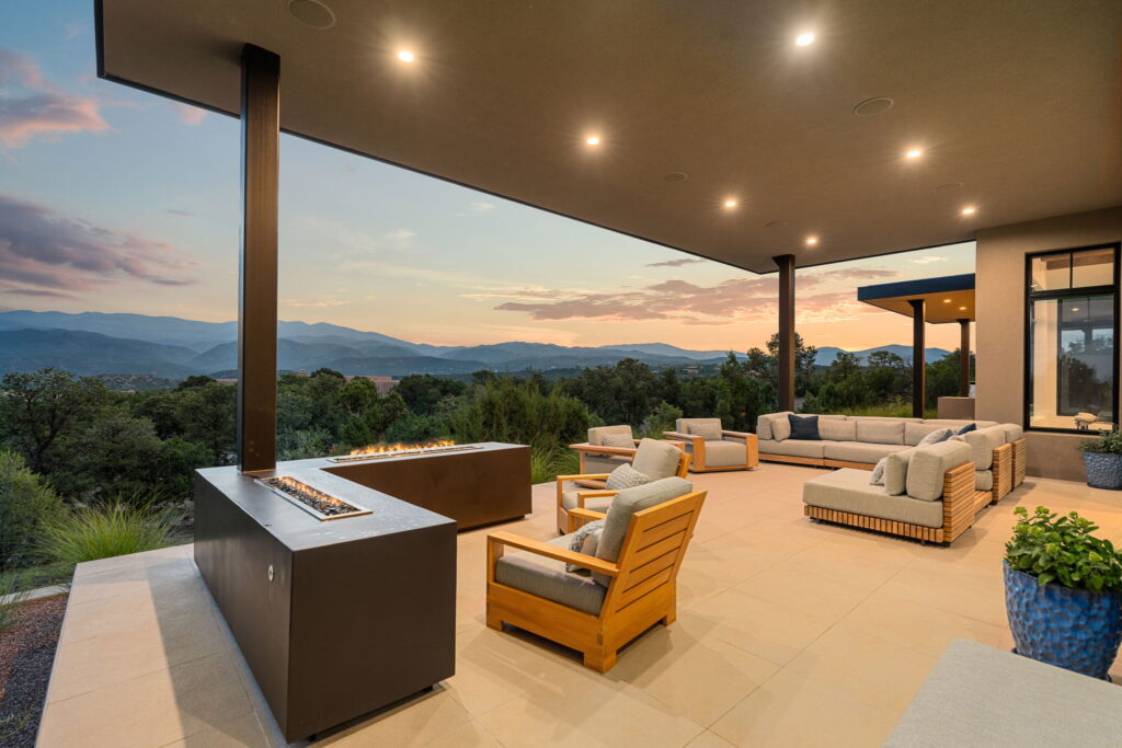 large-019166e6-599e-702f-92a9-99d5eb37fe48